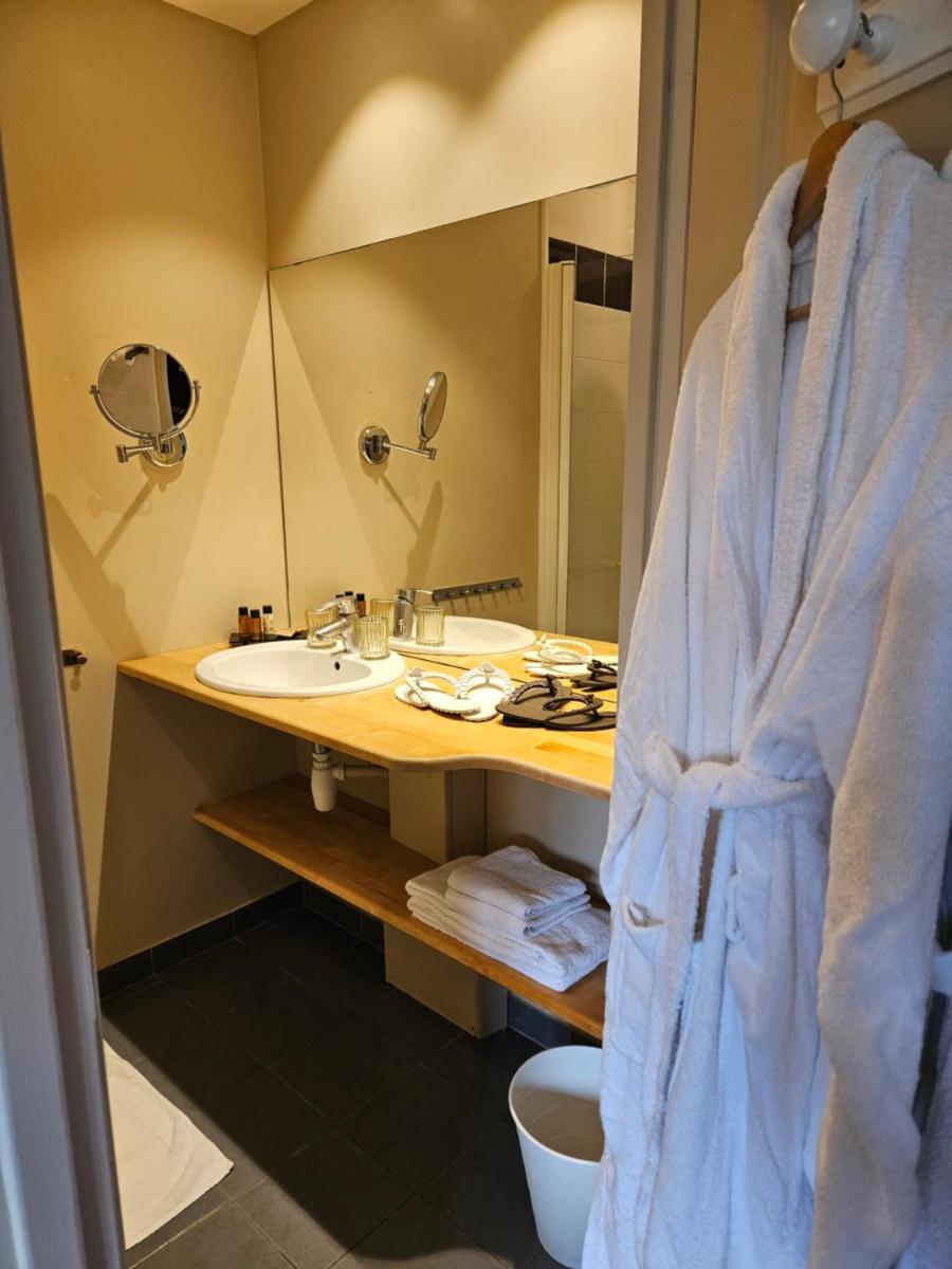 Salle de bains dans l'établissement La Fraîchette-Hôtel & Spa