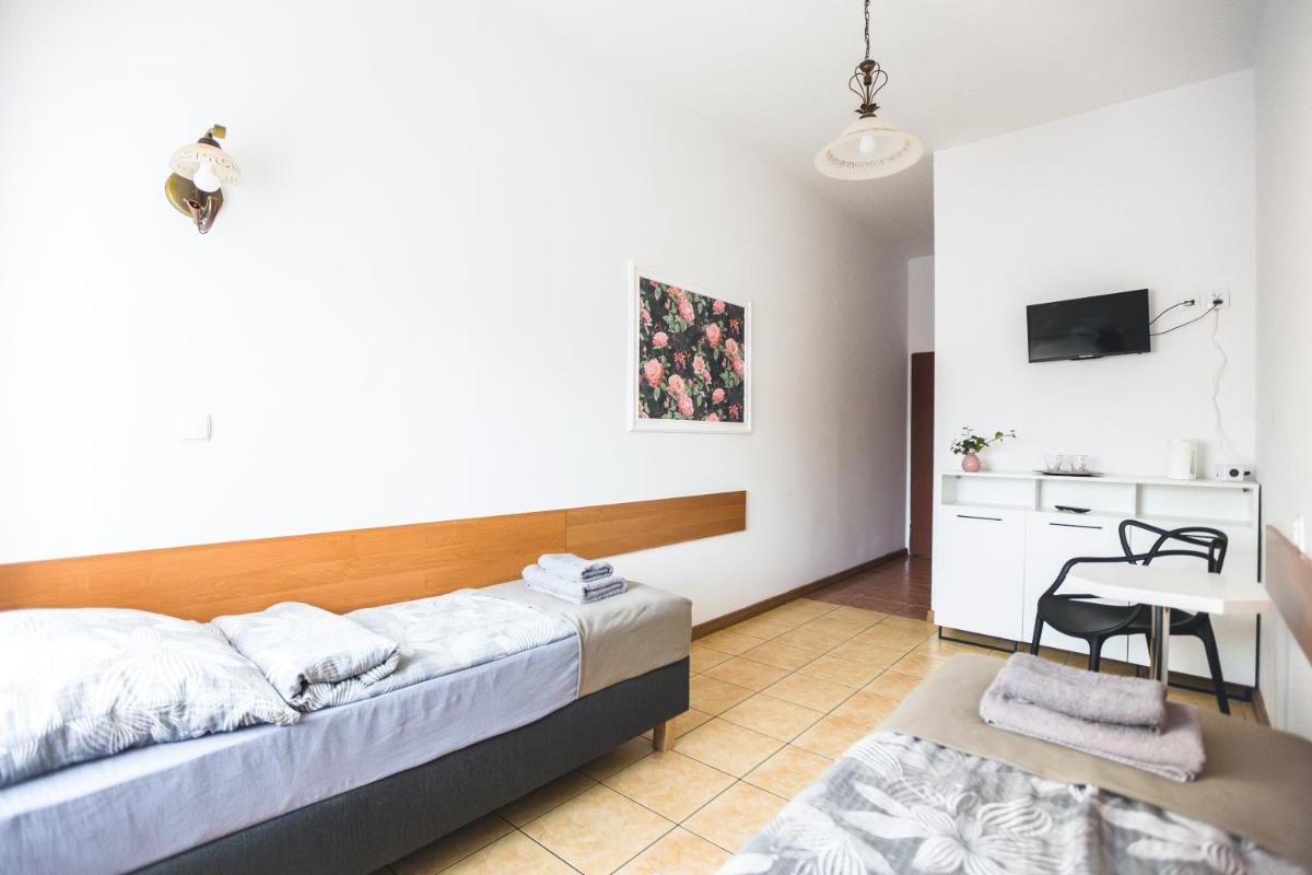 Pokoje gościnne LECH - Housity