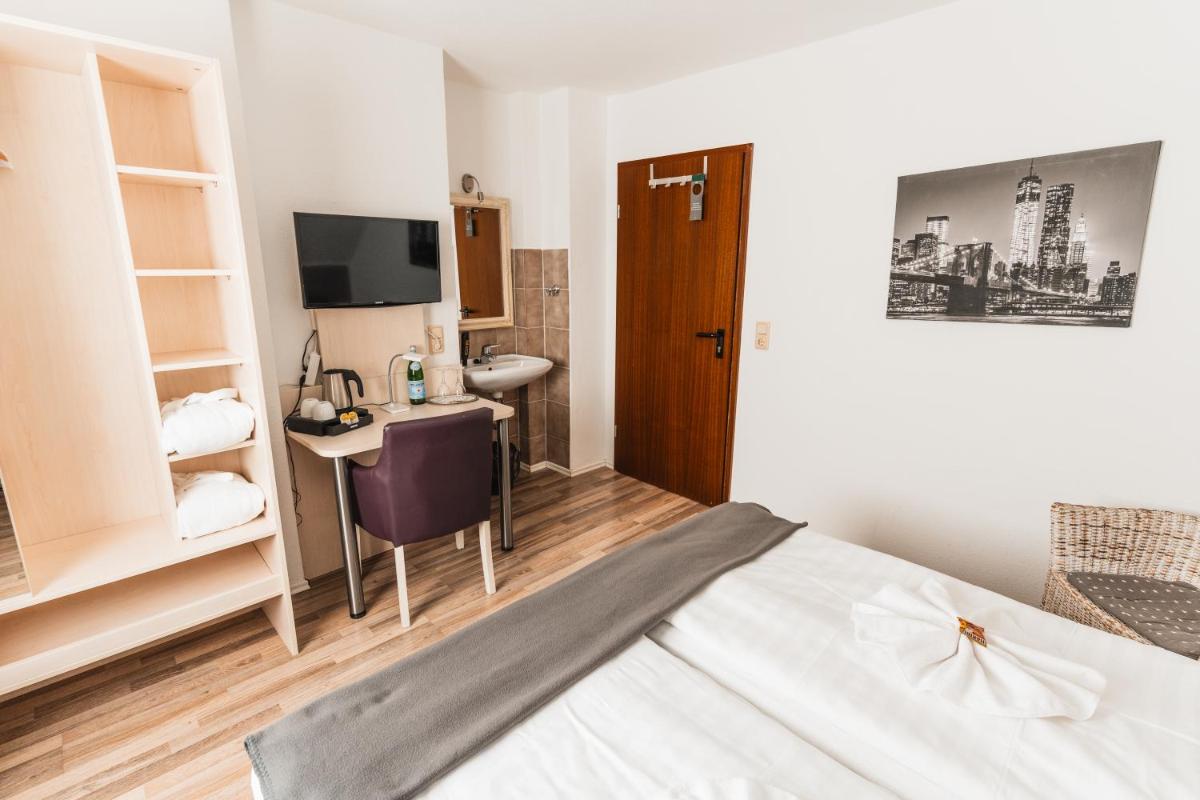 Hotel Apartments Restaurant CALA LUNA - Housity