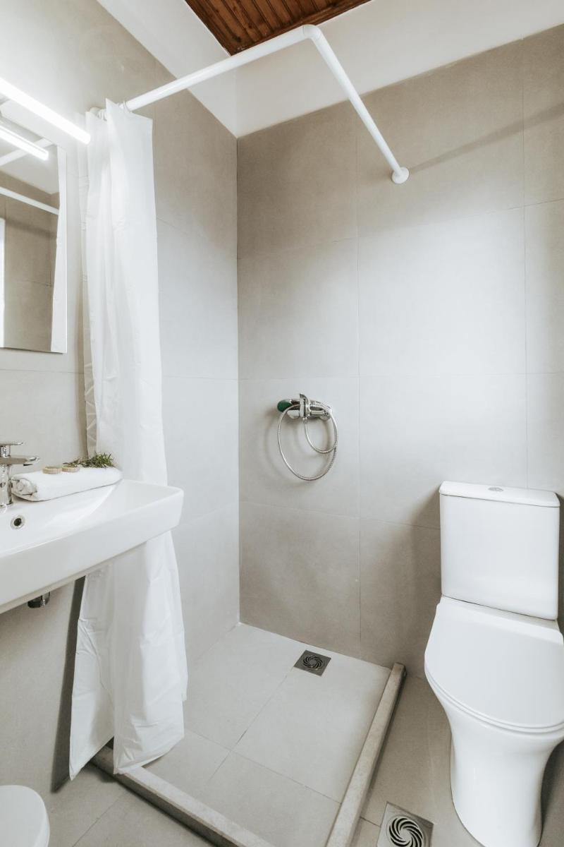 Sunflower Apartments & Studios - Housity