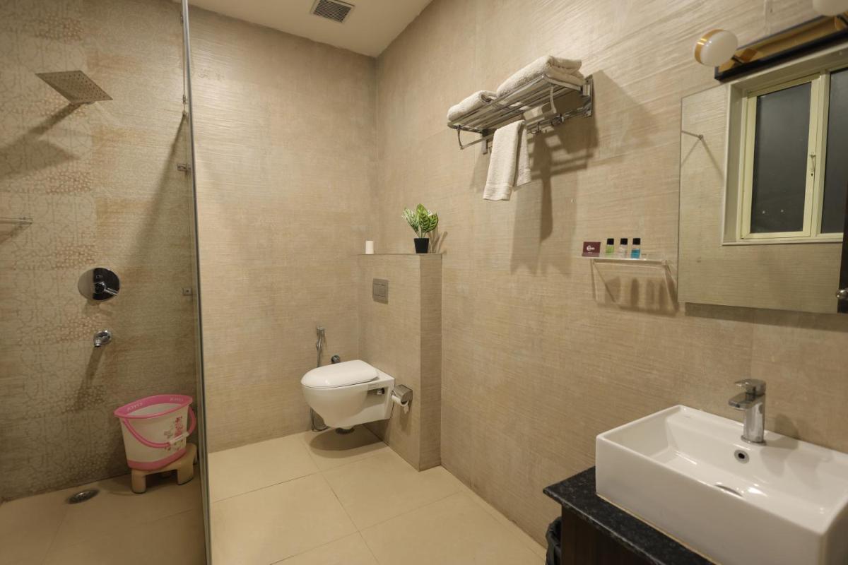 Crown Ceremonies - Housity