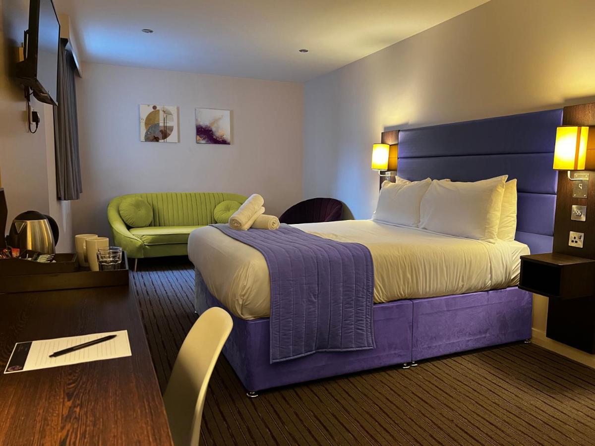 Suitetrails - Black Iris Hotel