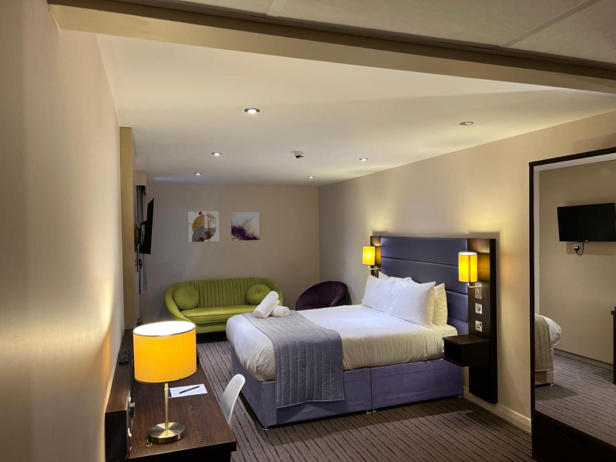 Suitetrails - Black Iris Hotel