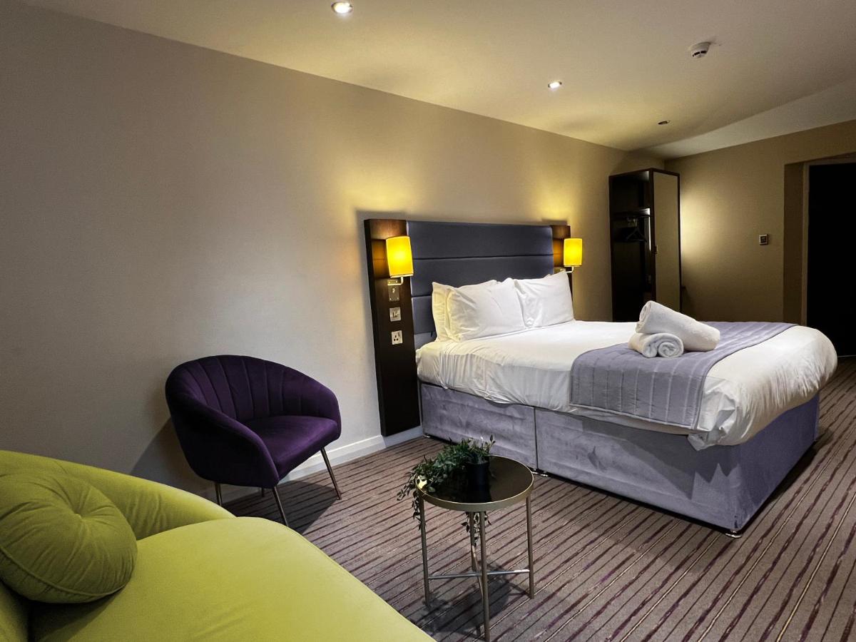 Suitetrails - Black Iris Hotel