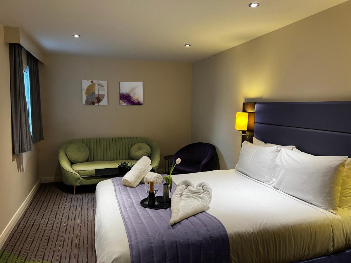 Suitetrails - Black Iris Hotel