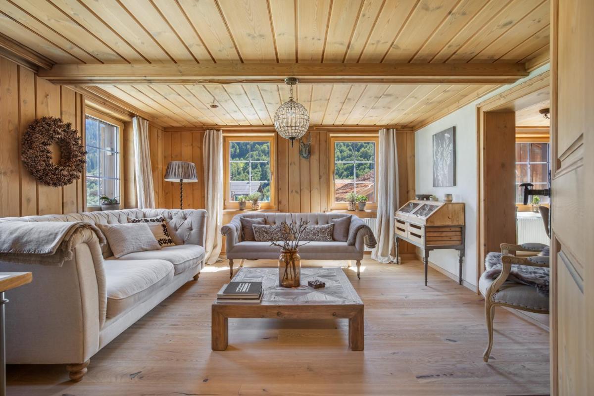 Casa Pasch - Boutique Bed and Breakfast in Cumpadials - Housity