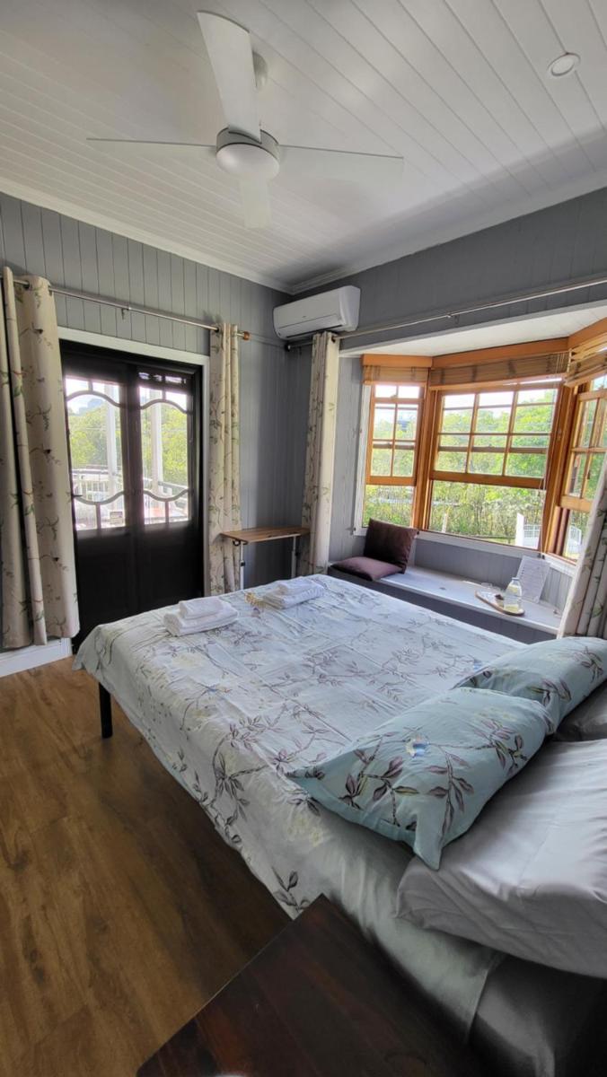 Urban Riverside Rest - Housity