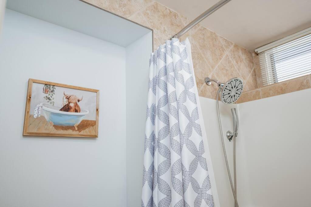 Golfside Getaway - 2 Bedroom Condo Minutes To The Beach - Housity