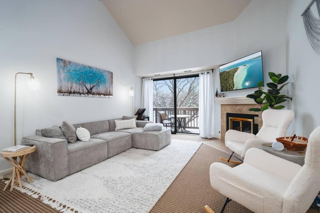 Golfside Getaway - 2 Bedroom Condo Minutes To The Beach - Housity