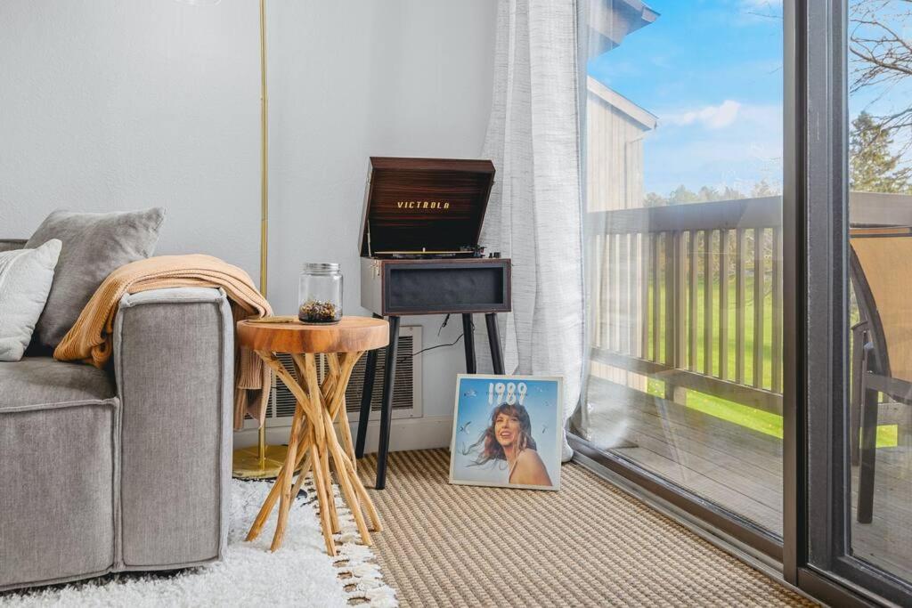 Golfside Getaway - 2 Bedroom Condo Minutes To The Beach - Housity