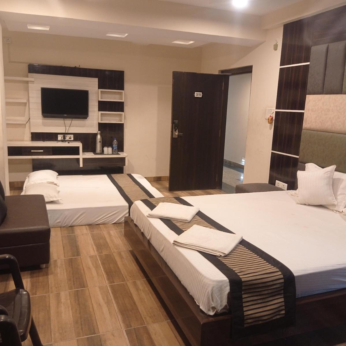 Hotel Shubh Ashish Near Bank More - Housity