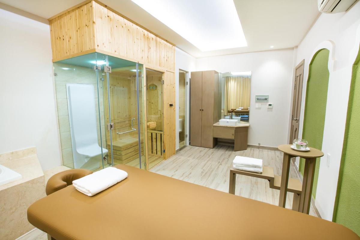 Hoa Binh PQ Resort - by BAY LUXURY - Housity