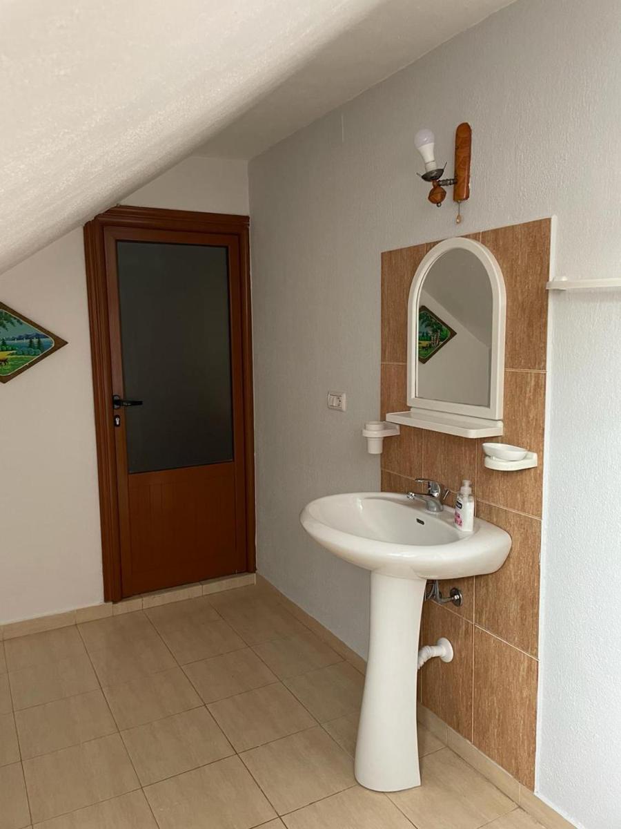 Eiffel's Guest House - Housity