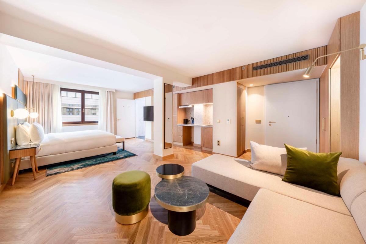 Ein Bett oder Betten in einem Zimmer der Unterkunft Hilton Berlin