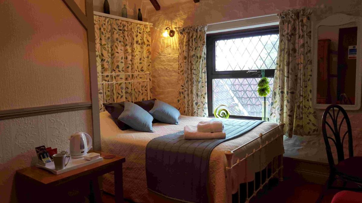 The Walnut Tree - Housity
