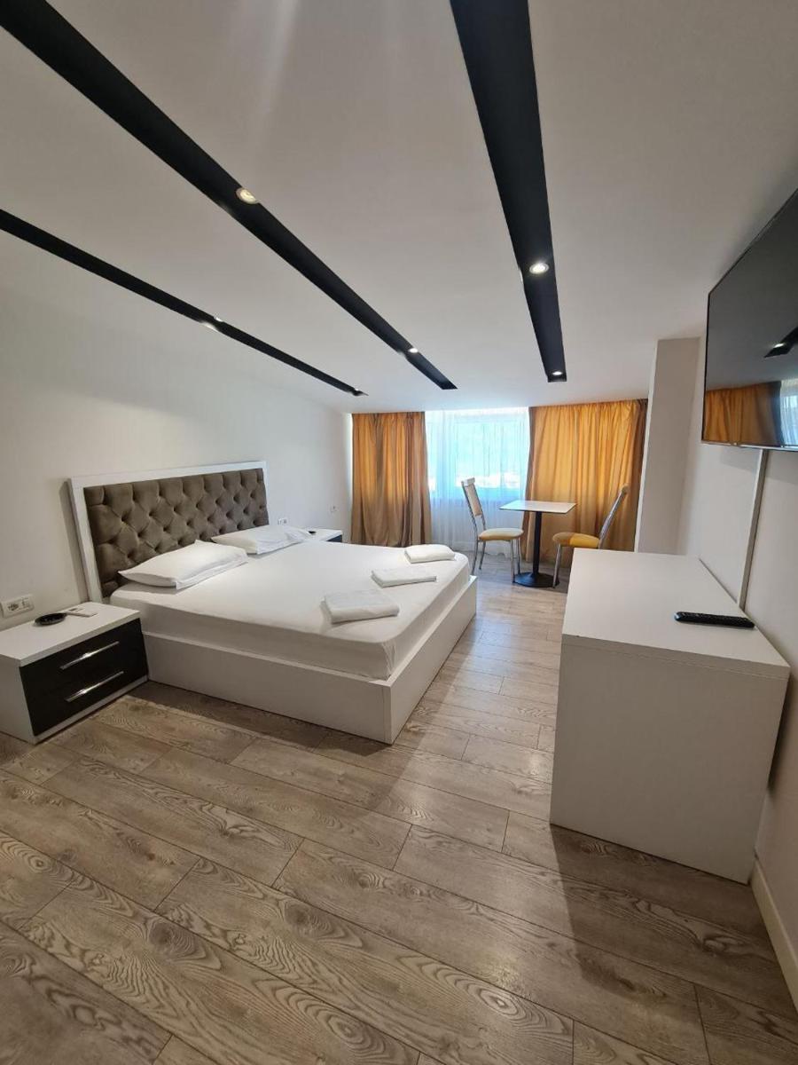 Star Hotel - Housity
