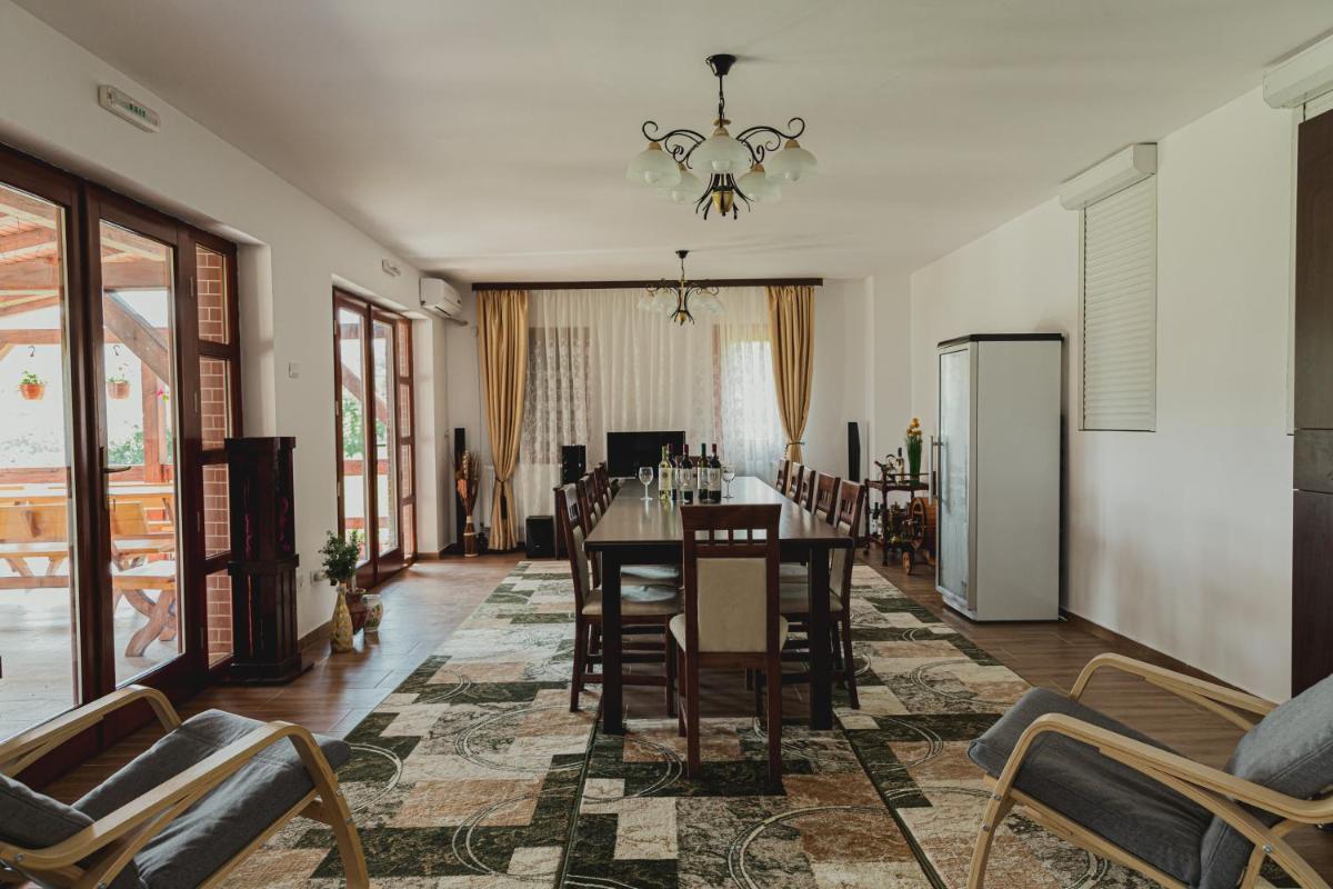 Casa de Vinuri Vranceana - Housity