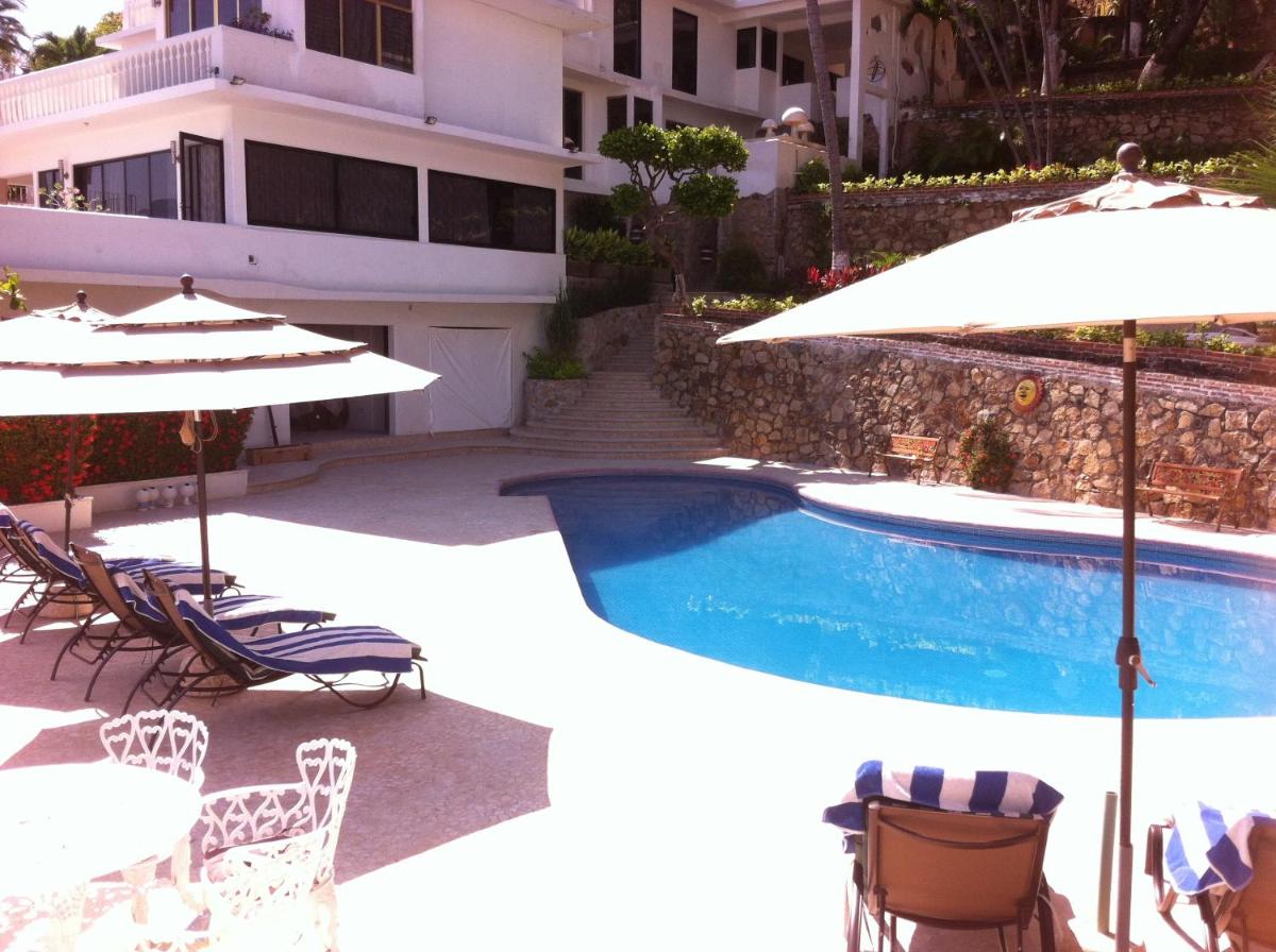 Villa Guitarron gran terraza vista espectacular 6 huespedes piscina gigante - Housity
