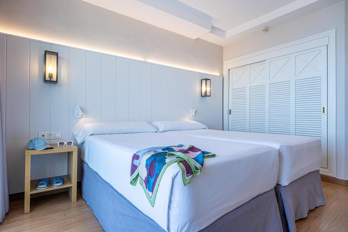 Cama o camas de una habitación en Estival Torrequebrada