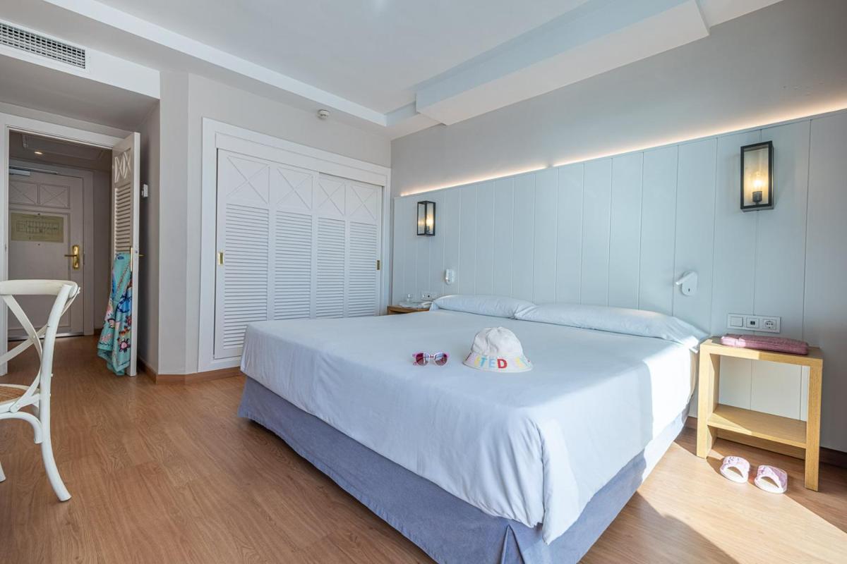 Cama o camas de una habitación en Estival Torrequebrada