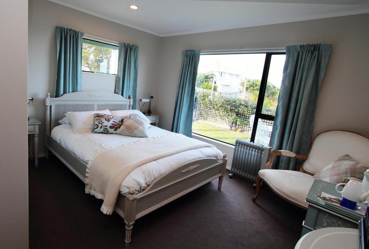 Pacific View Bed and Breakfast - Housity