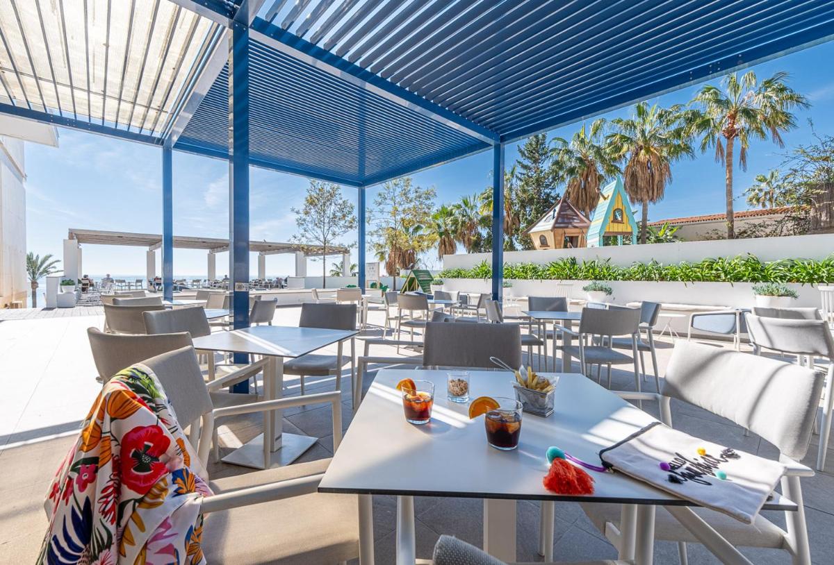 Un restaurante o sitio para comer en Estival Torrequebrada