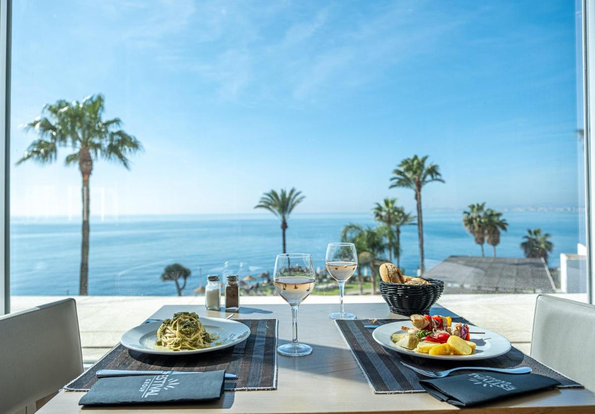 Comida en o cerca de este hotel