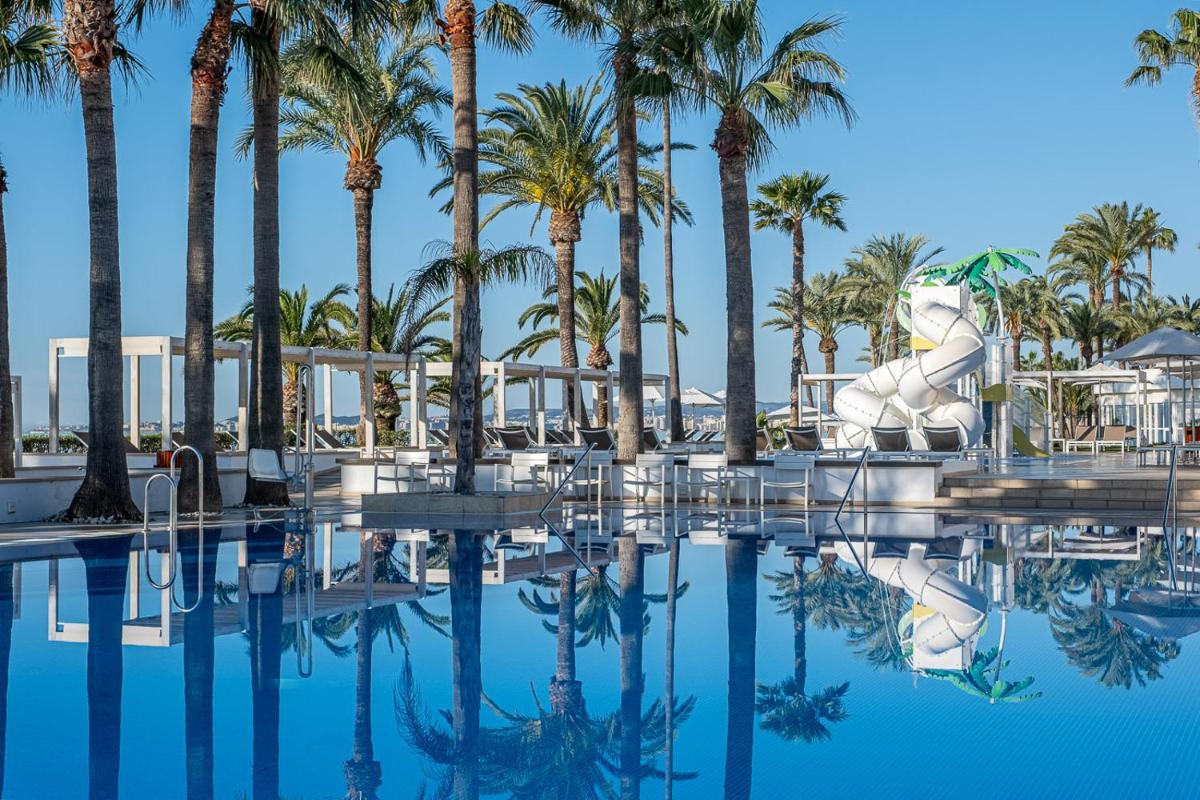 Piscina en o cerca de Estival Torrequebrada