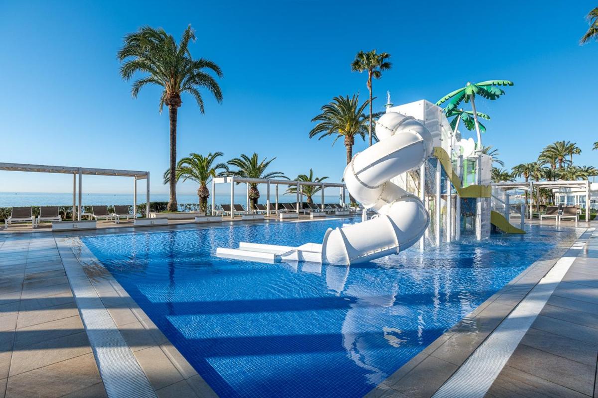 Piscina en o cerca de Estival Torrequebrada