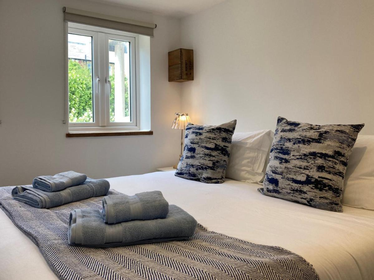 The Gate-Stunning Garden Apartment in Freshwater Bay - Housity