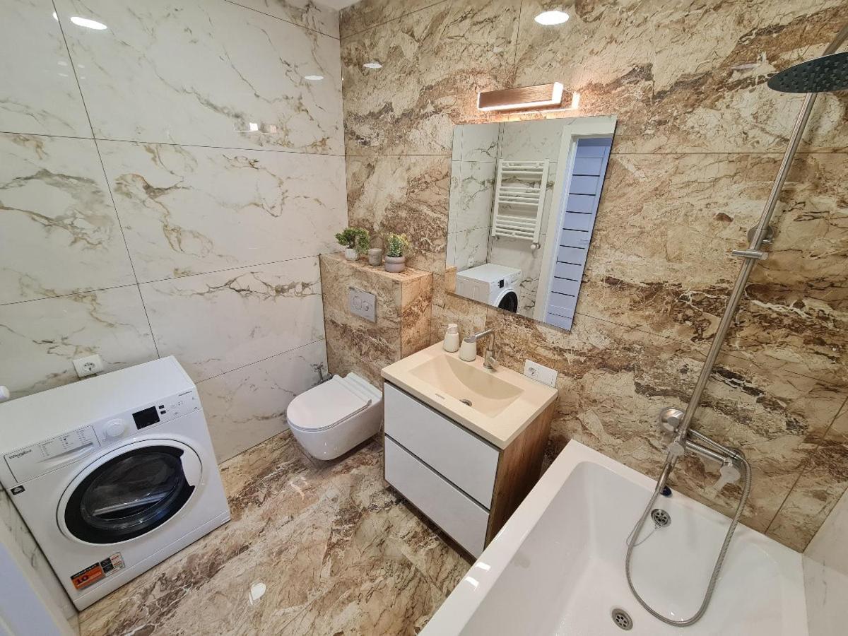 Holly Apartment - Housity