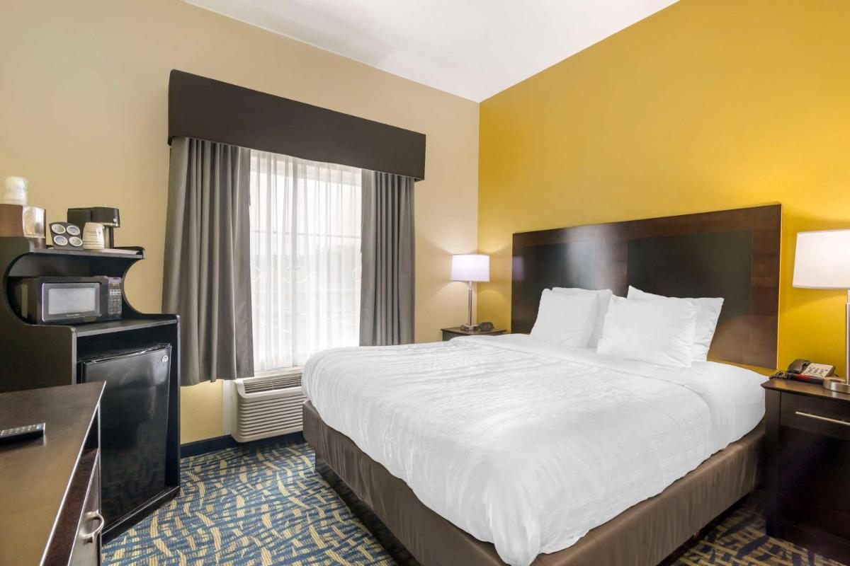 Best Western Plus Brunswick Inn & Suites - Housity