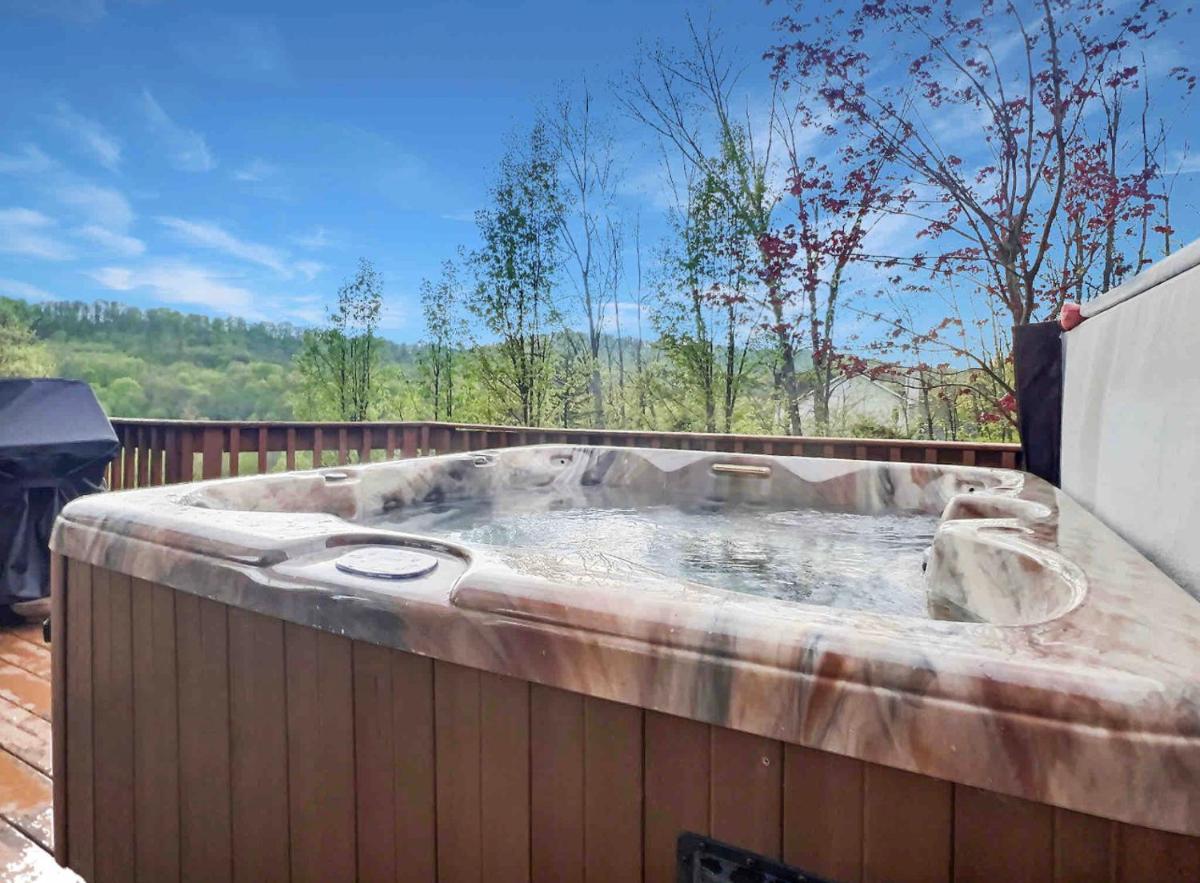 The Ridge Chalet in Ellicottville Hot Tub & Sauna - Housity
