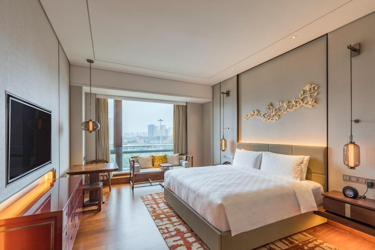 HUALUXE Beijing Xinan - Housity