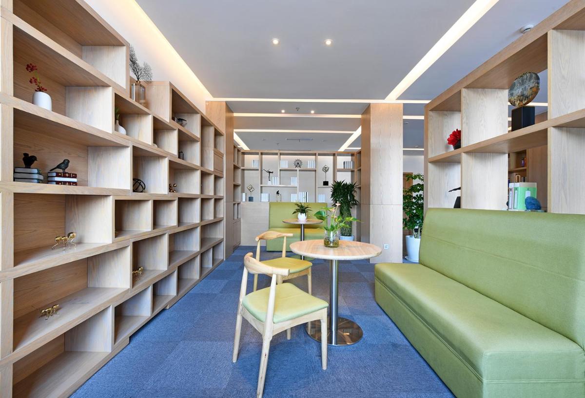 Suitetrails - Mehood Theater Hotel, Shanghai Jinqiao