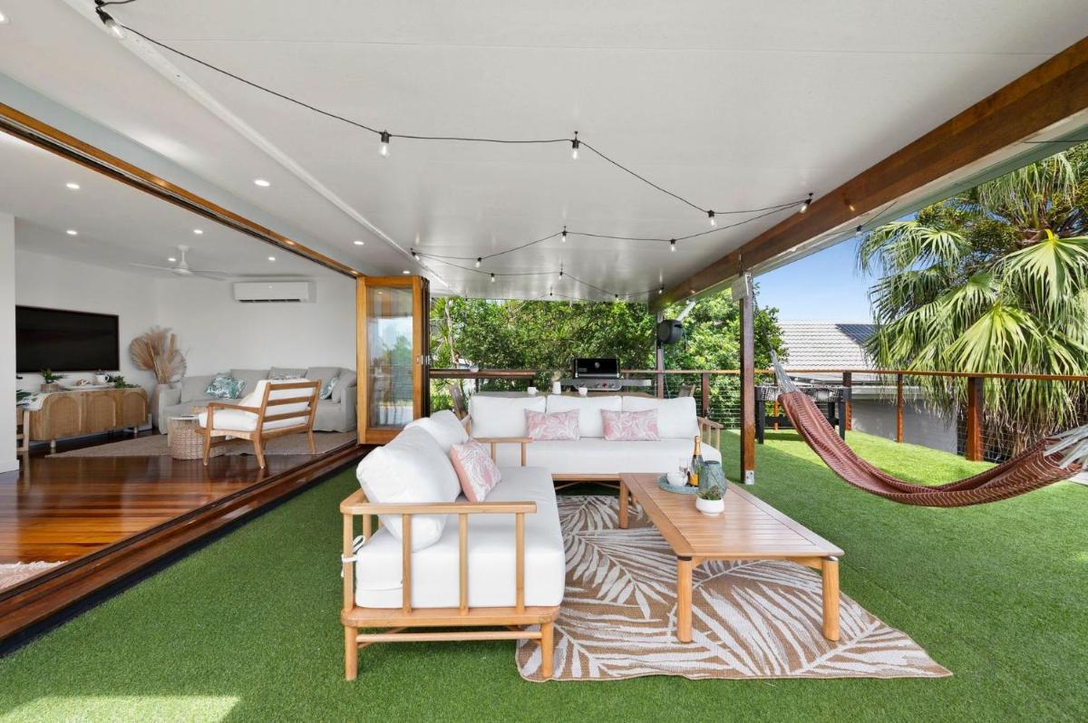 TreasureView Beach House entire property - Housity