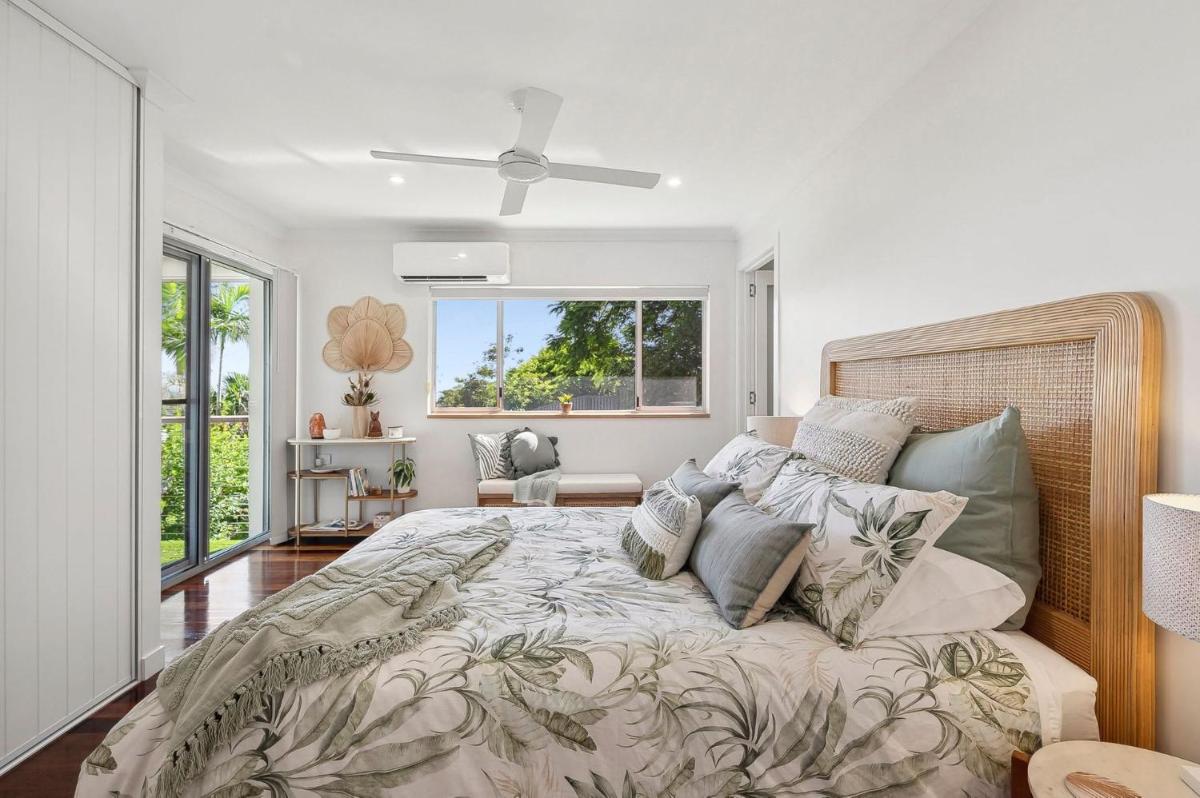 TreasureView Beach House entire property - Housity