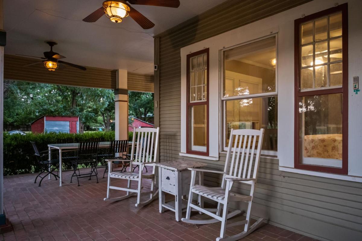 3 Houses 30 guests Country 14 acre Pecan Orchard - Housity