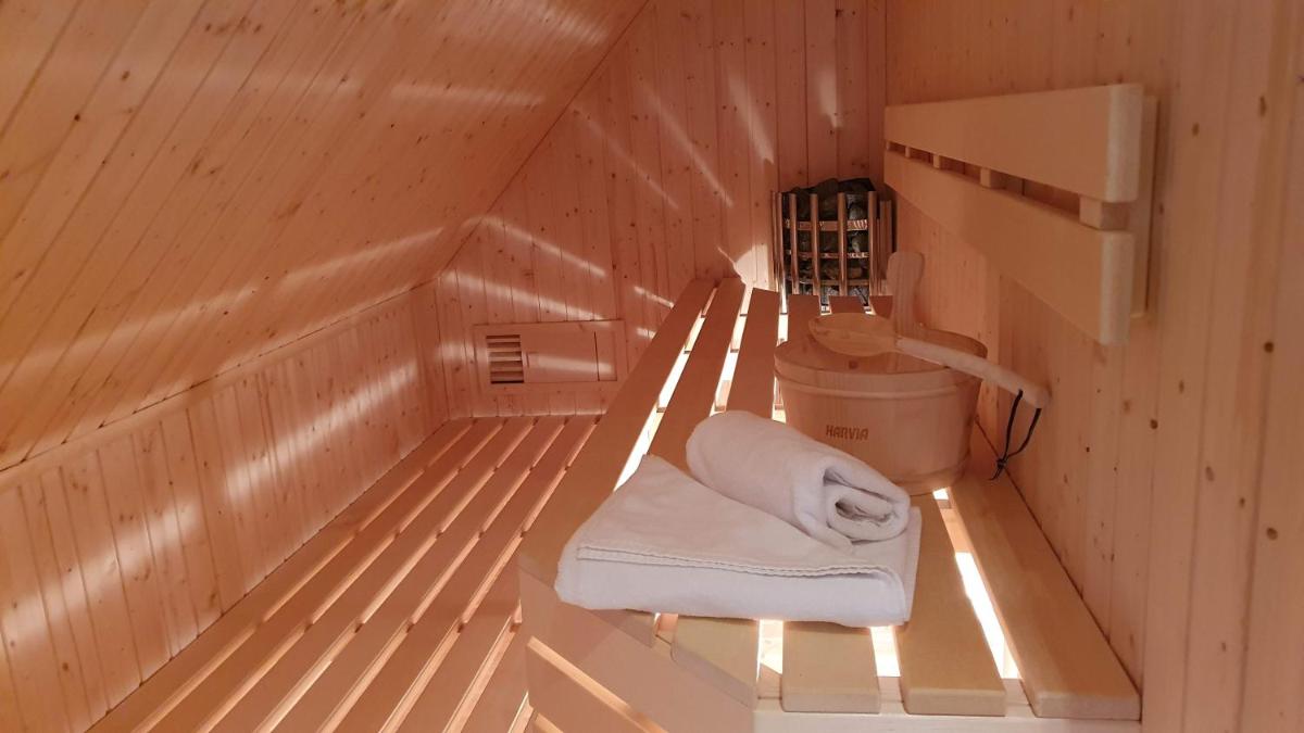 Nasz Dębowiec - dom dla 15 osób, sauna, widok na staw, wielka działka - Housity