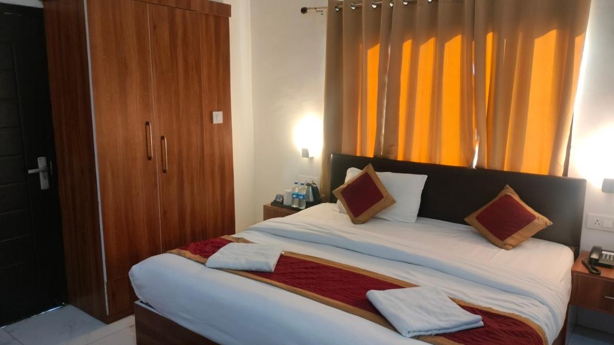 Seven Corbett - Housity