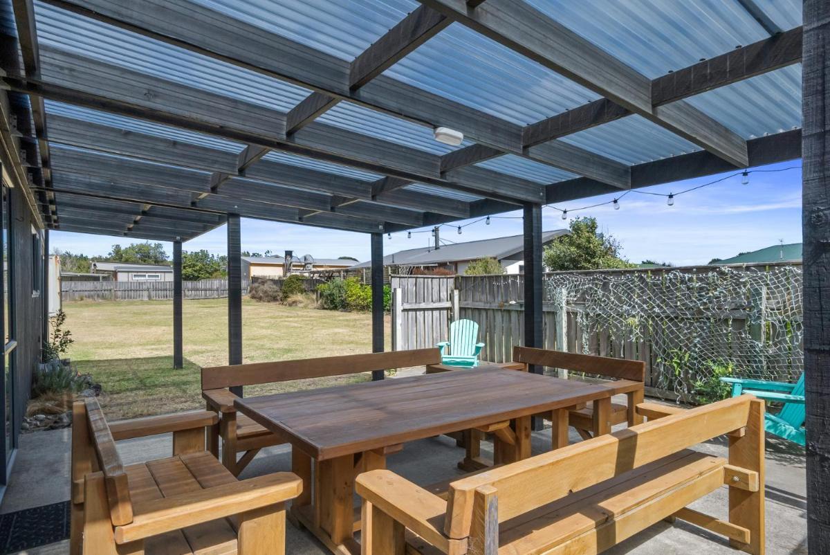 Suitetrails - Himatangi Kiwi Bach - Himatangi Beach Holiday Home