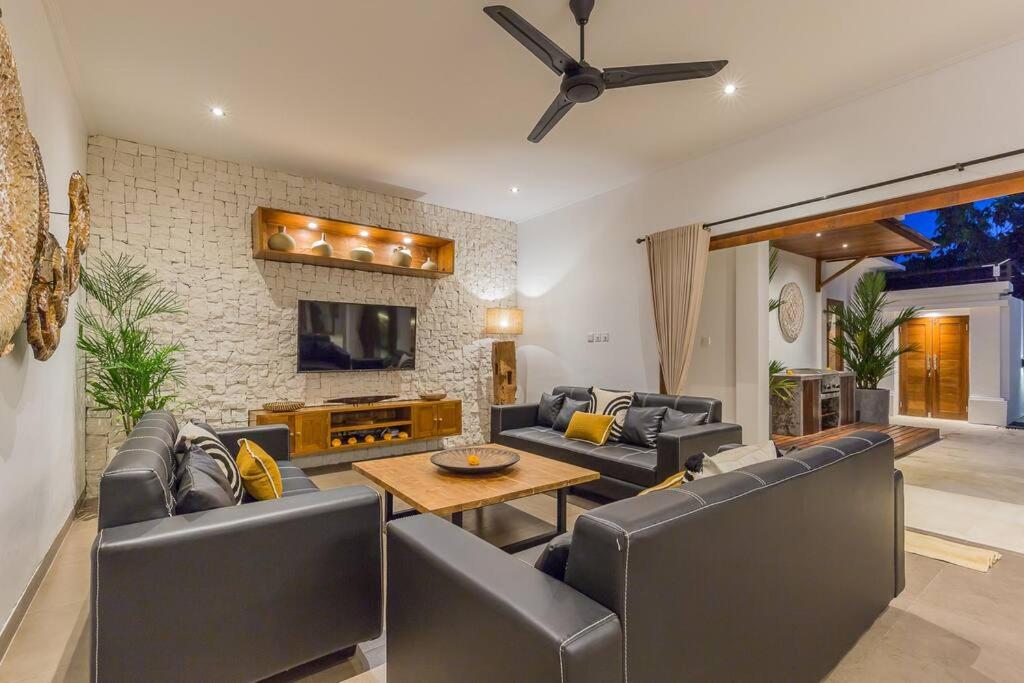 Villa Lima - 5 bdrs, BBQ, Living room with Ac and private pool - Housity
