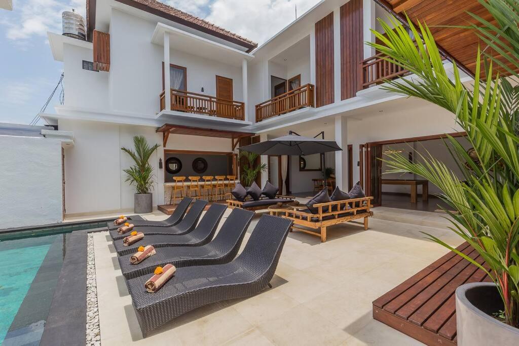 Villa Lima - 5 bdrs, BBQ, Living room with Ac and private pool - Housity
