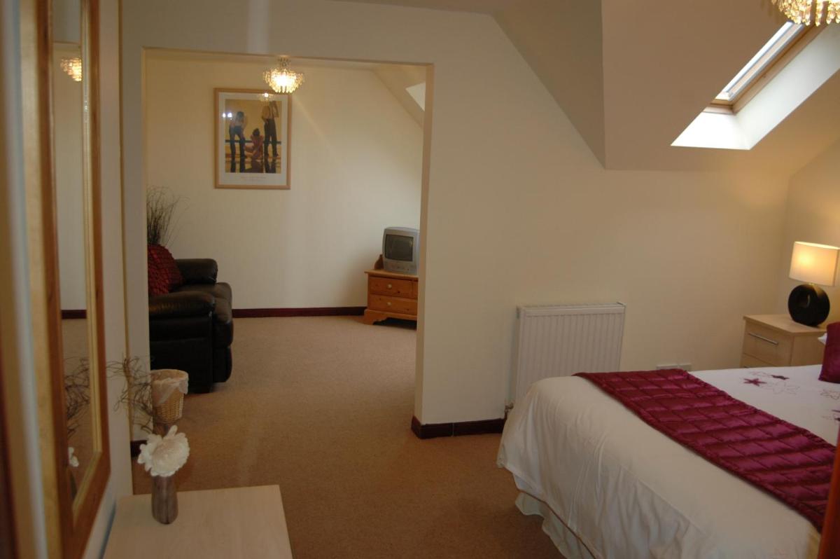 Dunhallin House - Housity