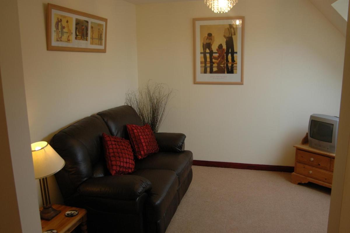 Dunhallin House - Housity