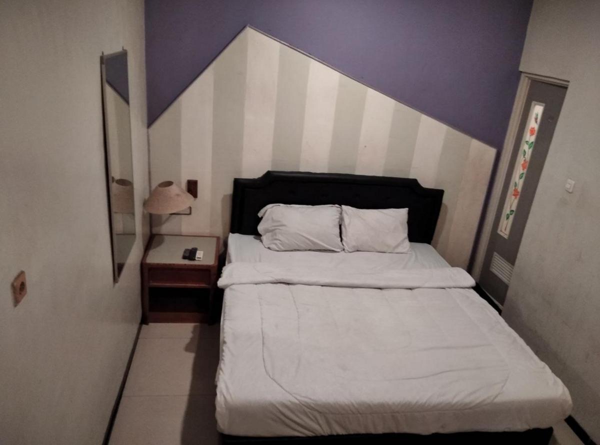 Gangnam Style Residence Mitra RedDoorz near MERR Surabaya - Housity