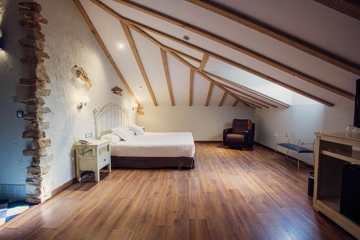 Cama o camas de una habitación en Hotel Spa Villa Pasiega