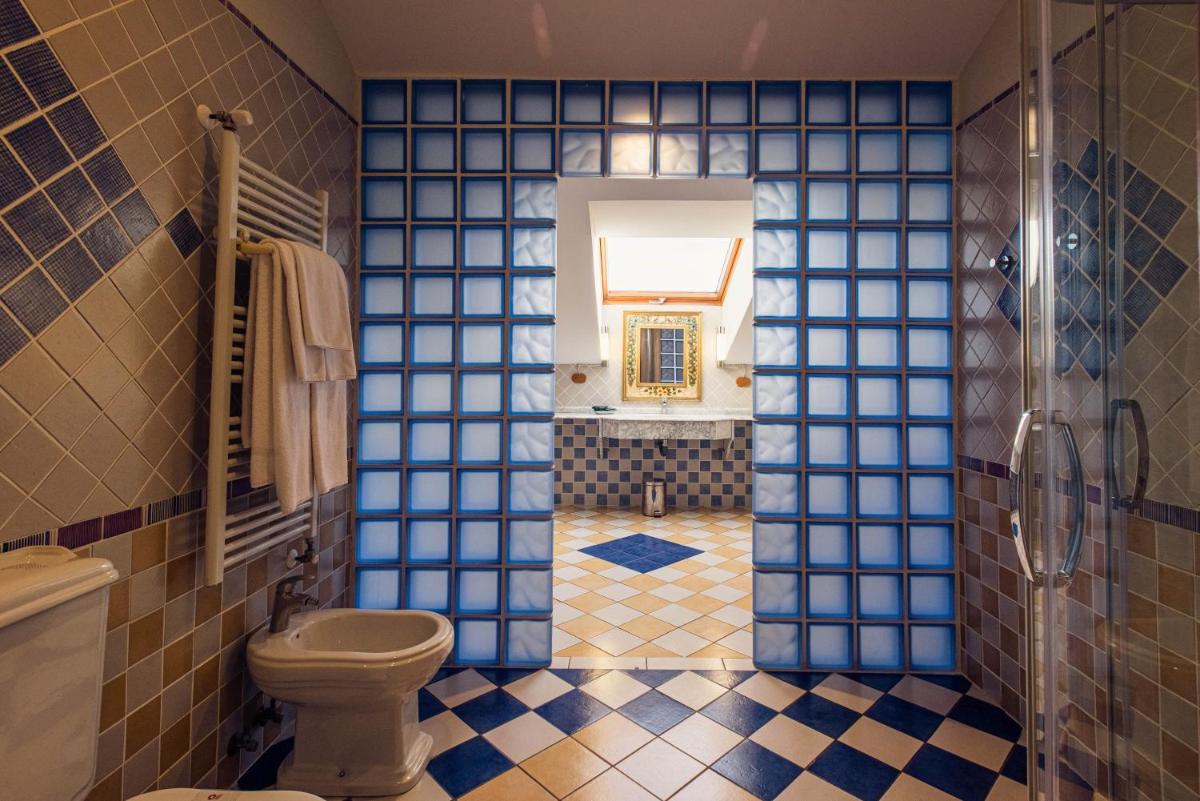 Un baño de Hotel Spa Villa Pasiega