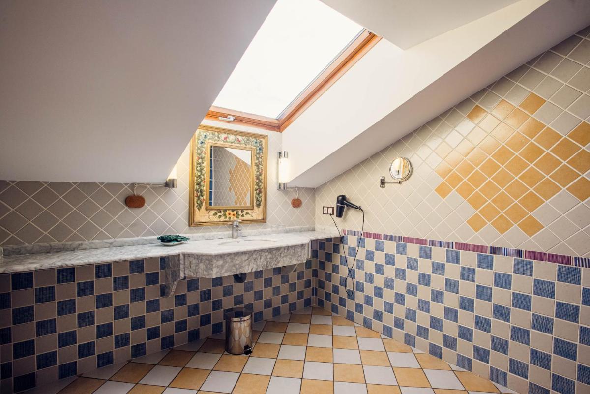 Un baño de Hotel Spa Villa Pasiega