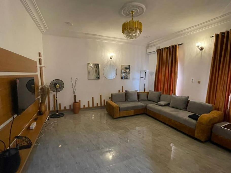 Platinum Apartment - Housity